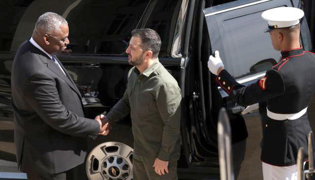 ვოლოდიმირ ზელენსკი აშშ-ში ლოიდ ოსტინს შეხვდა