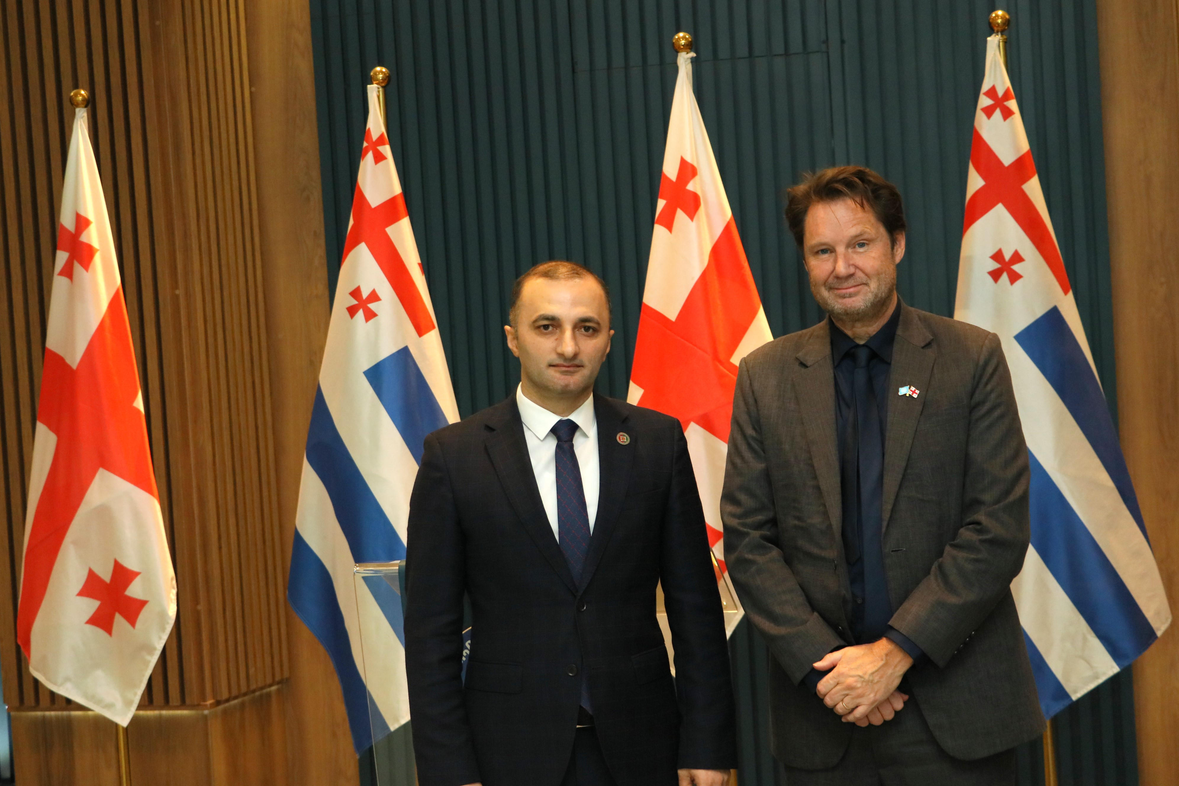 აჭარის უმაღლესი საბჭოს თავმჯდომარემ, დავით გაბაიძემ საქართველოში UNDP-ის მოქმედ ხელმძღვანელს, დაგლას უებს უმასპინძლა