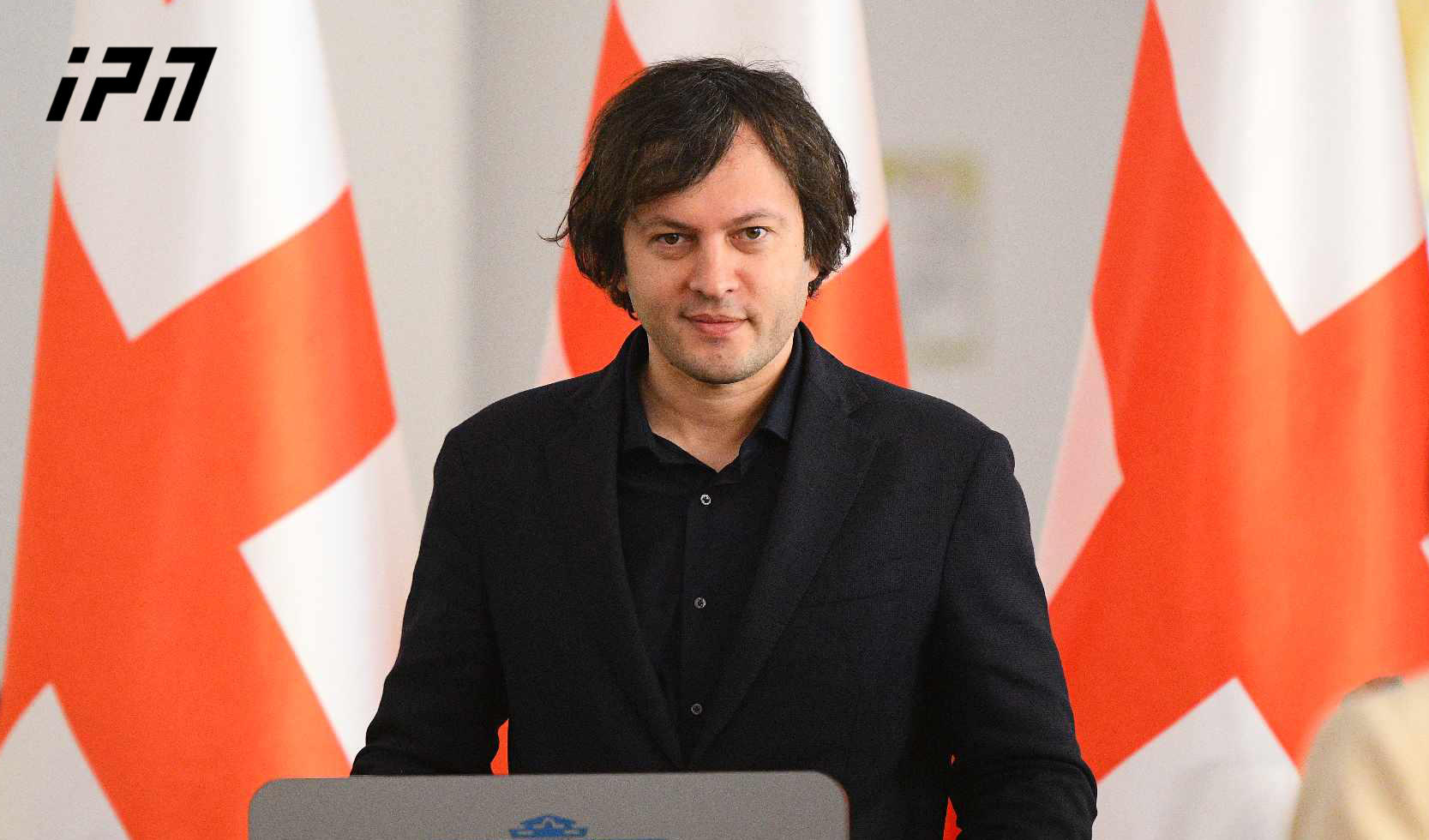 ირაკლი კობახიძე - ე.წ. ეკონომისტი გახარია აცხადებს, რომ 14 მილიარდი დოლარი წავიდა 20-25 ოჯახის ჯიბეებში - აქედან ოცდამეხუთედი უეჭველი მეკუთვნის ხომ? სად არის ჩემი 600 მილიონი დოლარი, არ ვიცი, გახარიას ვკითხოთ
