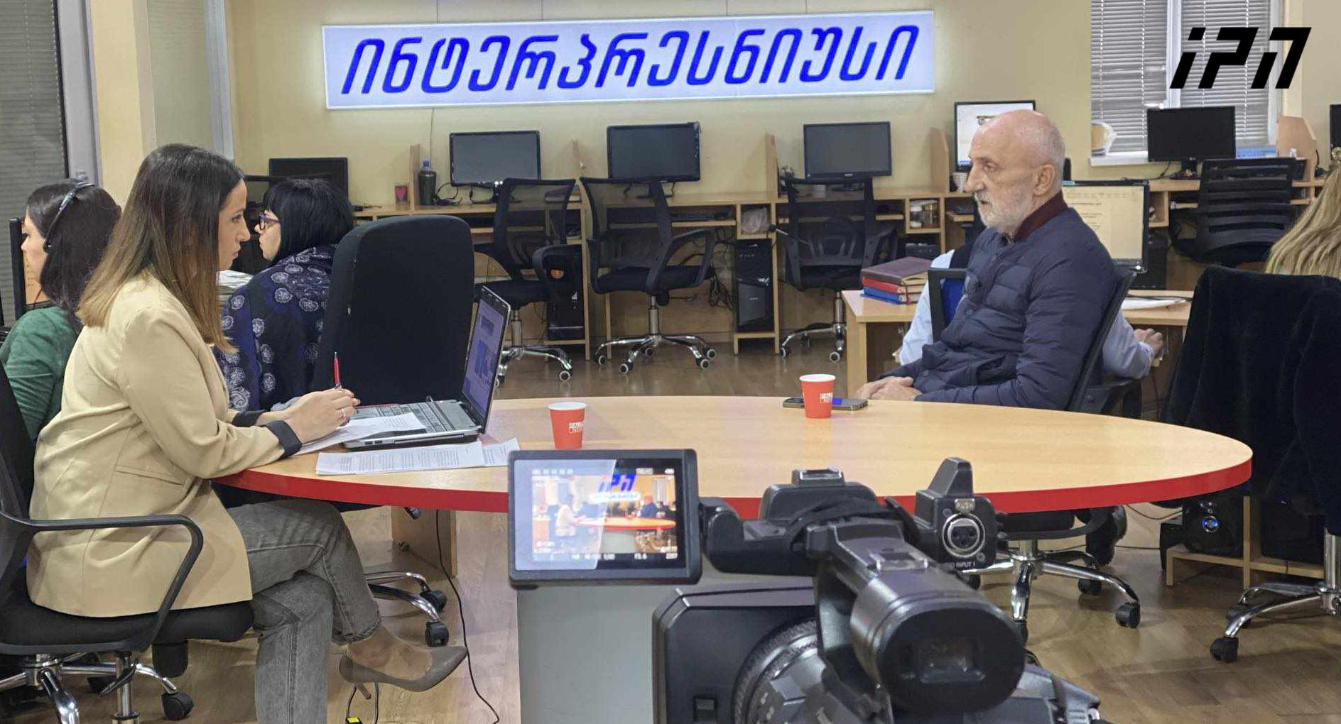 გია ხუხაშვილი - ძალაუფლება „გდია ქუჩაში“, ოპოზიცია უნდა დაიხაროს და აიღოს ეს ძალაუფლება - მელიას აქვს ინტერაქციის უნარი, რაც ნაკლებად გააჩნია დანარჩენ პოლიტიკურ ელიტას, პრეზიდენტმა კი შეიძლება, სერიოზული როლი ითამაშოს ამ პროცესში