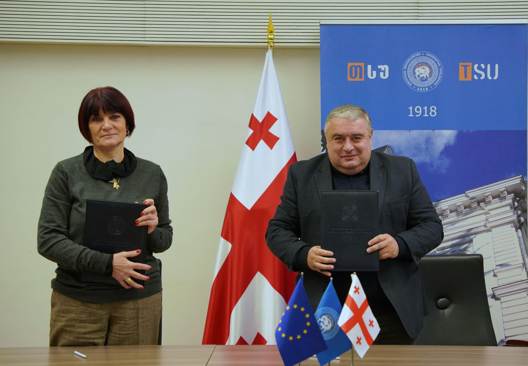 ჯაბა სამუშიამ გამომცემლობა „ბაკმთან“ ურთიერთთანამშრომლობის მემორანდუმს მოაწერა ხელი