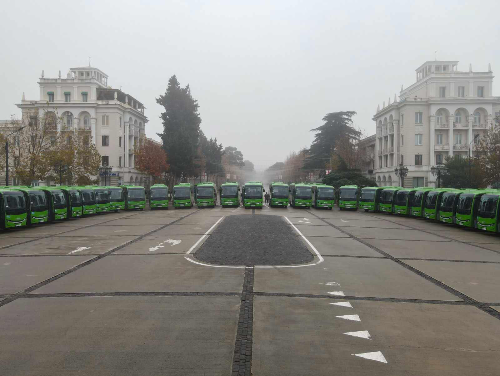 პრემიერ-მინისტრ ირაკლი ღარიბაშვილის გადაწყვეტილებით, რეგიონებს ახალი ავტობუსები გადაეცათ