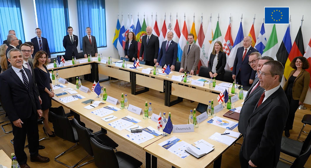 ევროკავშირის 27 წევრი ქვეყნის ელჩი საქართველოს ევროკავშირის წევრობის კანდიდატის სტატუსის მინიჭებას ულოცავს