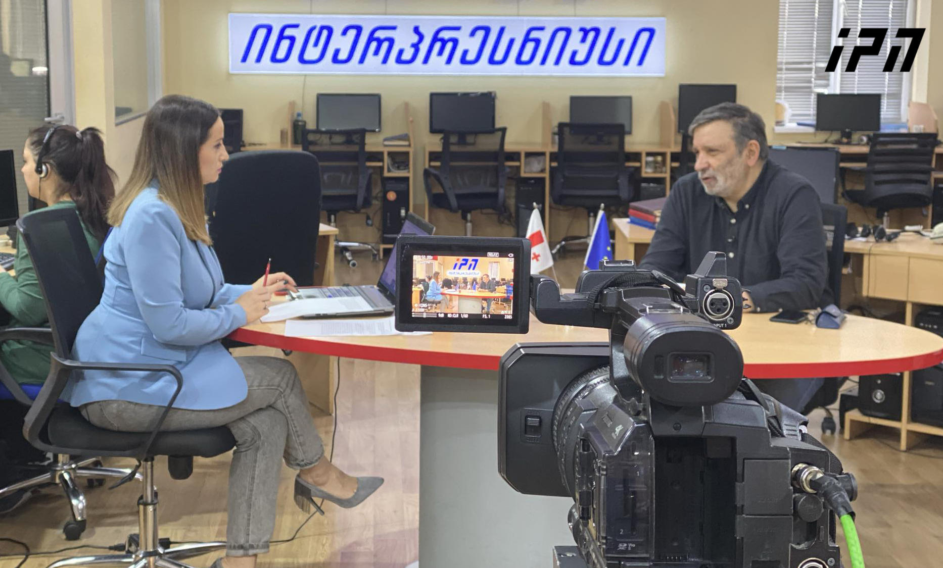 დავით დარჩიაშვილი - თუ სტატუსის მიღება სახალხო მიღწევაა, მაშინ პრეზიდენტი და პოლიტიკური სუბიექტებიც აუშვი ტრიბუნაზე, რათა შენს გვერდზე დადგნენ და ერთად მიულოცეთ საზოგადოებას - ეს იქნება ერთიანობის დემონსტრაცია