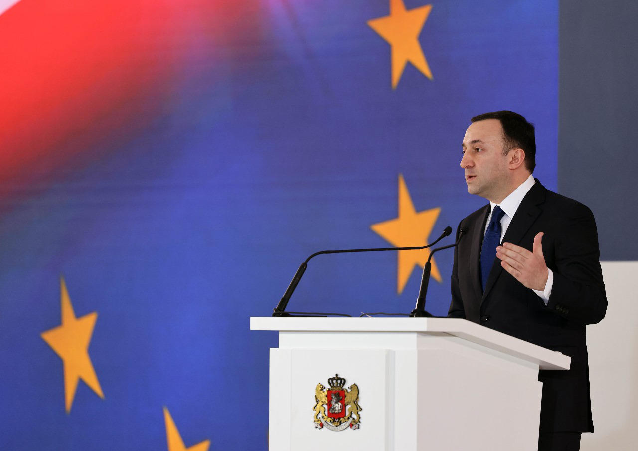 პრემიერი - 2012 წლამდე აშენდა 68 კმ ჩქაროსნული ავტომაგისტრალი, 2013 წლიდან დღემდე აშენებულია 3-ჯერ მეტი - 203 კმ მაგისტრალური გზა