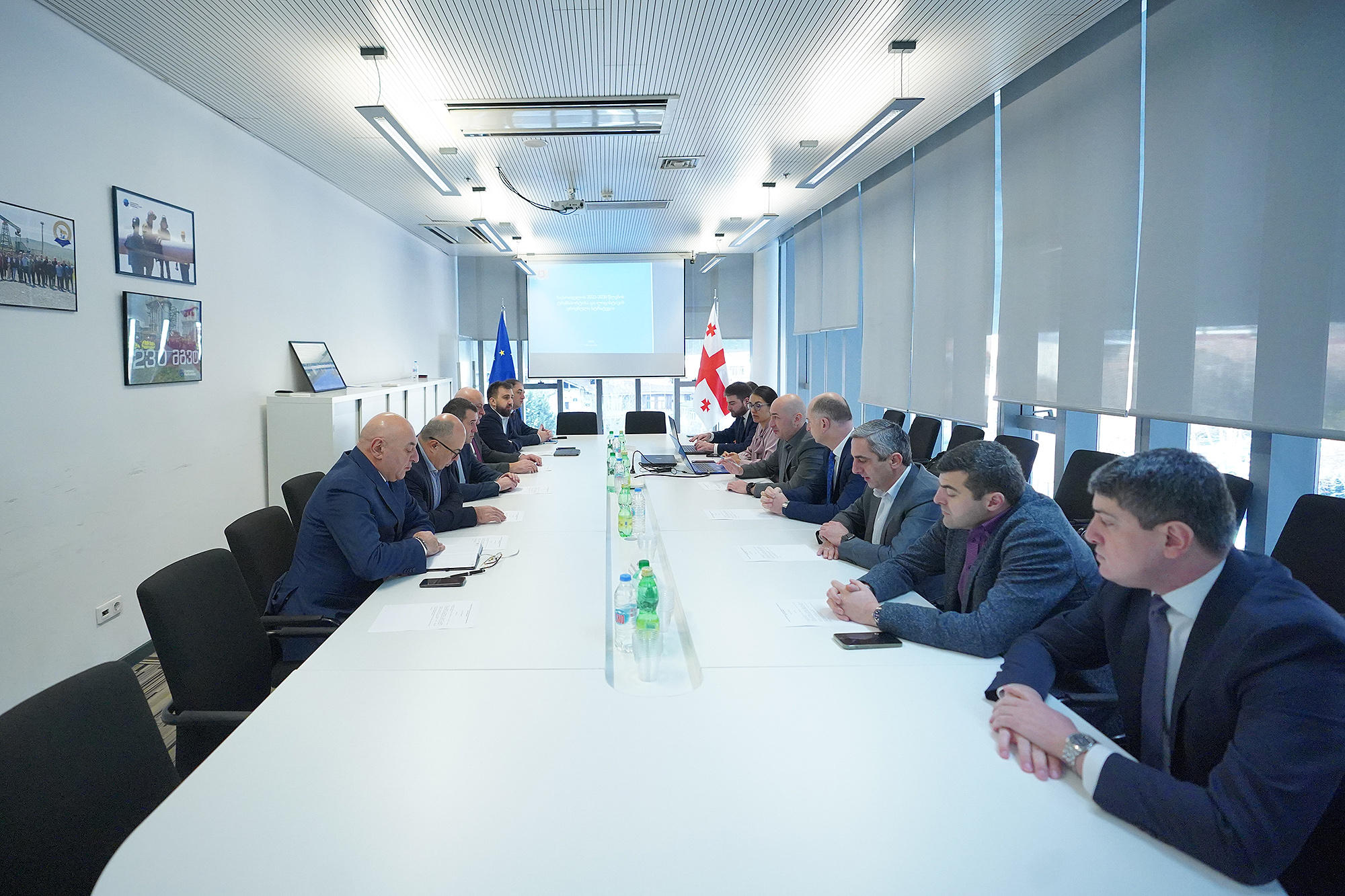 გურამ გურამიშვილის თავმჯდომარეობით, საქართველოს ტრანსპორტისა და ლოგისტიკის დარგის განვითარების უწყებათაშორისი კომისიის პირველი სხდომა გაიმართა