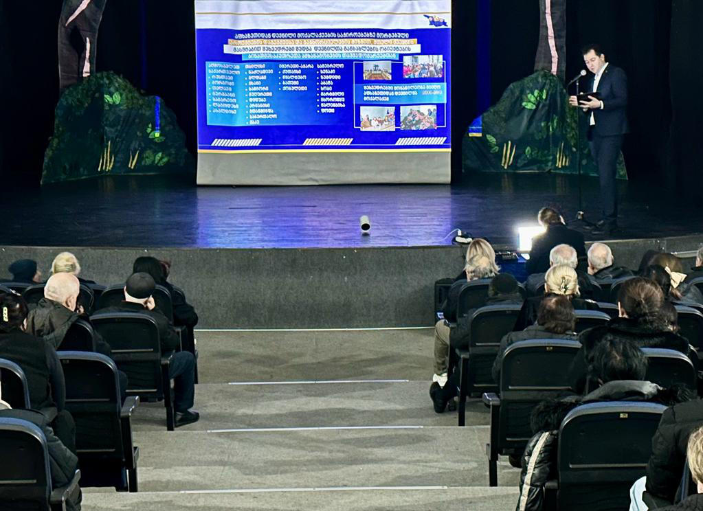 აფხაზეთის ავტონომიური რესპუბლიკის მთავრობის წარმომადგენლებმა აფხაზეთიდან დევნილ მოქალაქეებს საქმიანობის ანგარიში წარუდგინეს