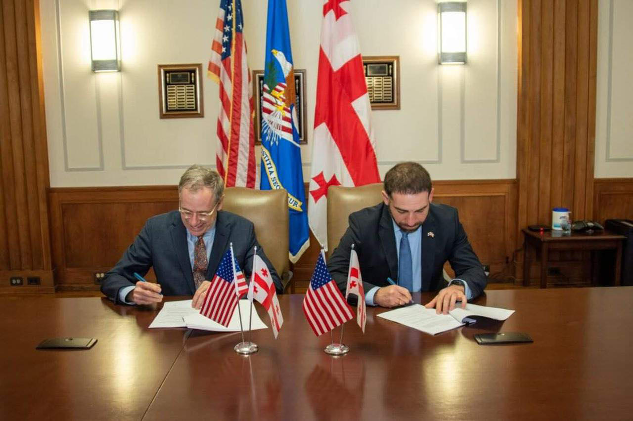 საქართველოს გენერალურმა პროკურორმა და აშშ-ის გენერალური პროკურორის მოადგილემ საქართველოსა და აშშ-ს შორის სისხლის სამართლის საქმეებზე სამართლებრივი ურთიერთდახმარების შესახებ ხელშეკრულების პარაფირება განახორციელეს