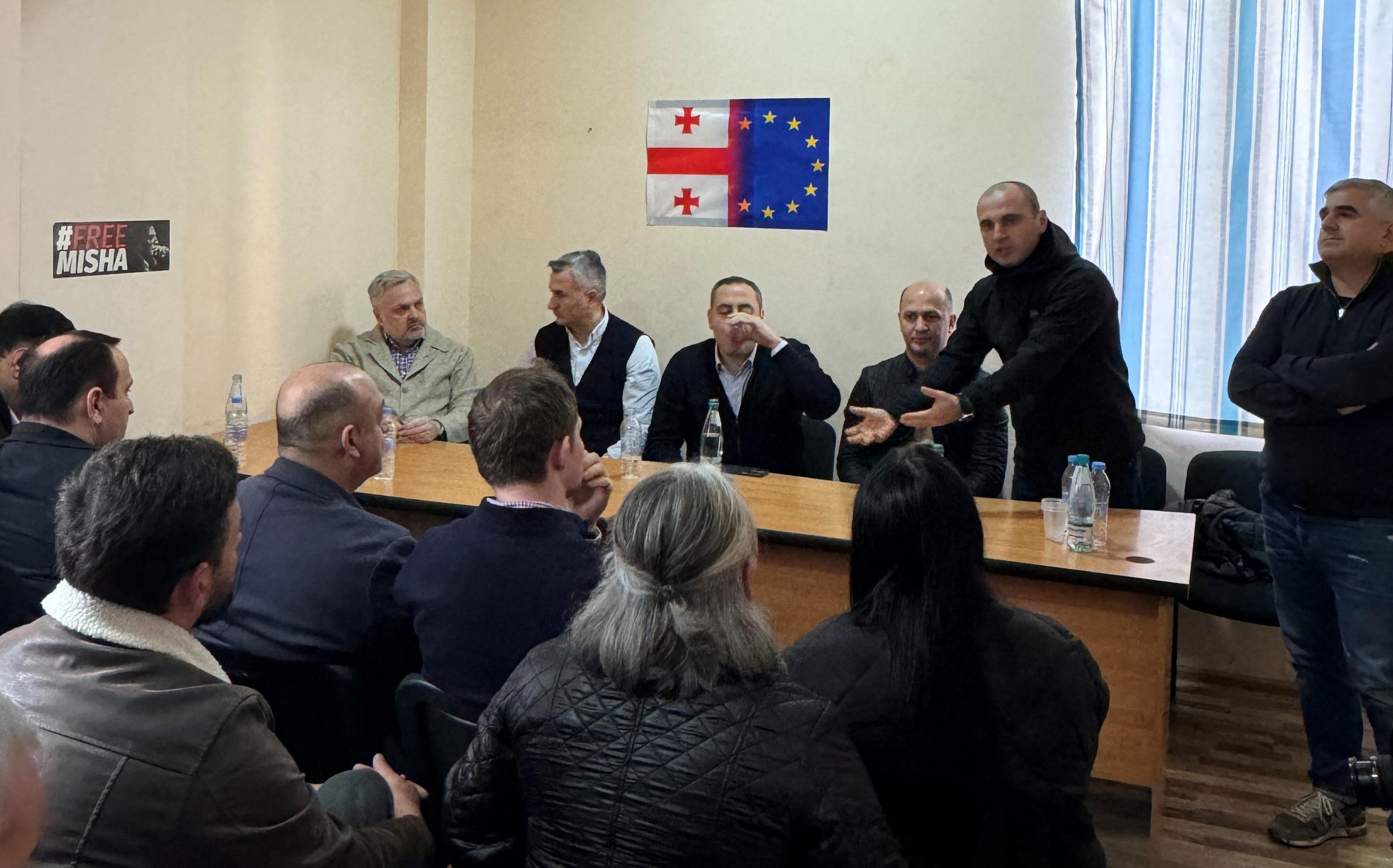 ლევან ხაბეიშვილი და გიორგი ვაშაძე იმერეთის ორგანიზაციის წევრებს ხვდებიან