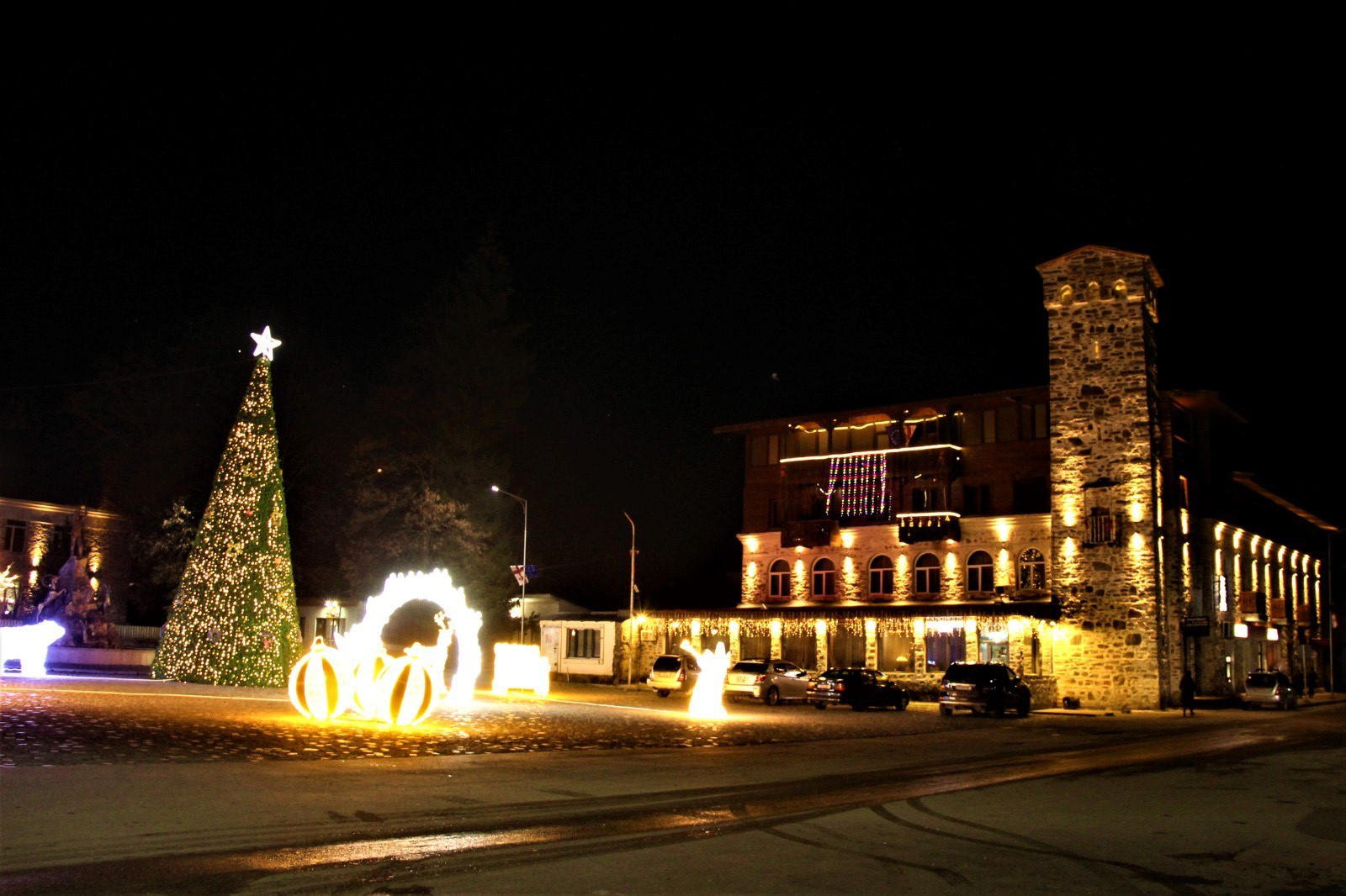 ლენტეხის მერია - საახალწლო სამზადისი მუნიციპალიტეტში აქტიურად მიმდინარეობს