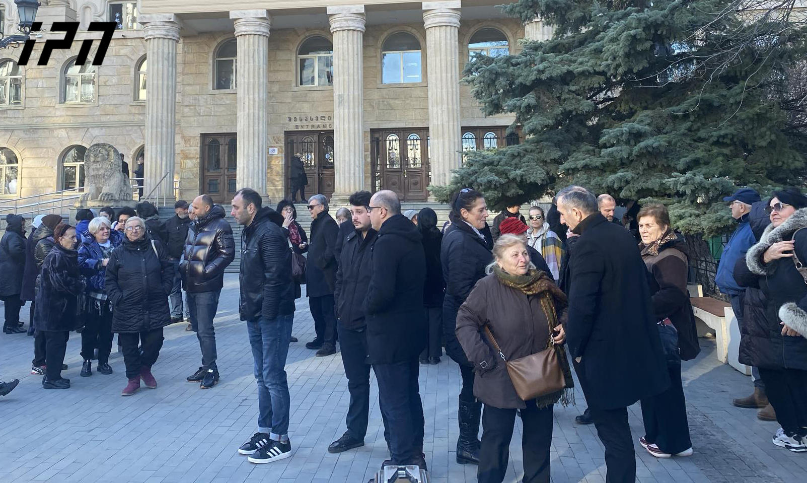 თბილისის საქალაქო სასამართლოსთან მიხეილ სააკაშვილის მხარდამჭერი აქცია მიმდინარეობს