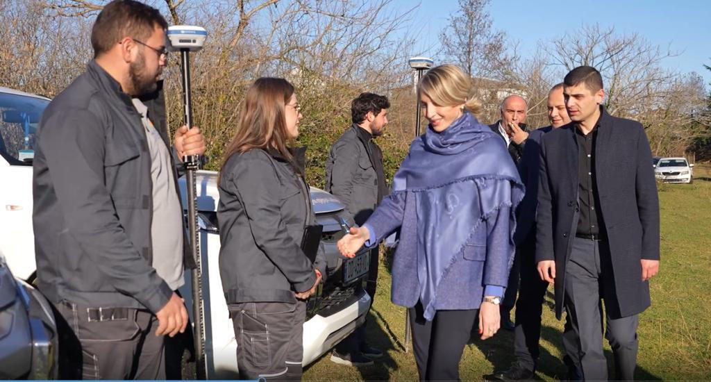 იუსტიციის სამინისტრო - გურიის რეგიონში სტიქიით დაზარალებულთათვის საჯარო რეესტრის ეროვნული სააგენტო საამზომველო სამუშაოებს ახორციელებს