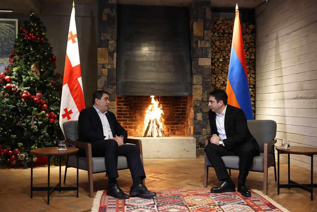 პარლამენტის თავმჯდომარე არაოფიციალური ვიზიტით სომხეთის რესპუბლიკას ეწვია