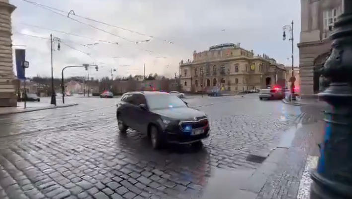 პრაღაში სროლა იყო, არიან დაღუპულები და დაშავებულები