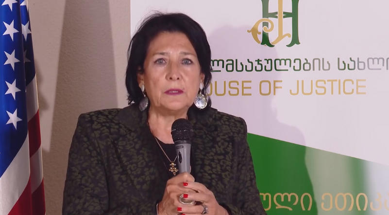 პრეზიდენტი - სასამართლოს, მართლმსაჯულების დამოუკიდებლობის არარსებობა ყოველივე ქართველისგან იწვევს წინააღმდეგობას და ზოგჯერ ისეთ პროტესტს, რომელიც ქუჩაში გადადის - იმედი მაქვს, მომავალ წელს გადამწყვეტი ნაბიჯების გადადგმას ვნახავთ