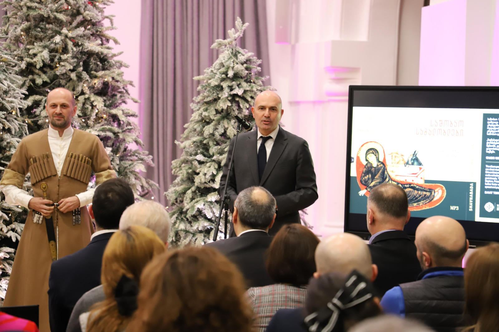 ანსამბლ „შავნაბადას“ საშობაო საგალობლების თვითმასწავლებელი კრებულის პრეზენტაცია გაიმართა