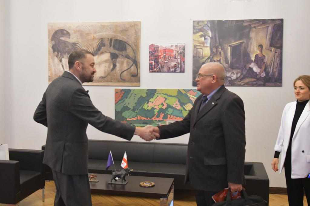 ბექა ოდიშარია  კუბის  რესპუბლიკის ელჩს  შეხვდა