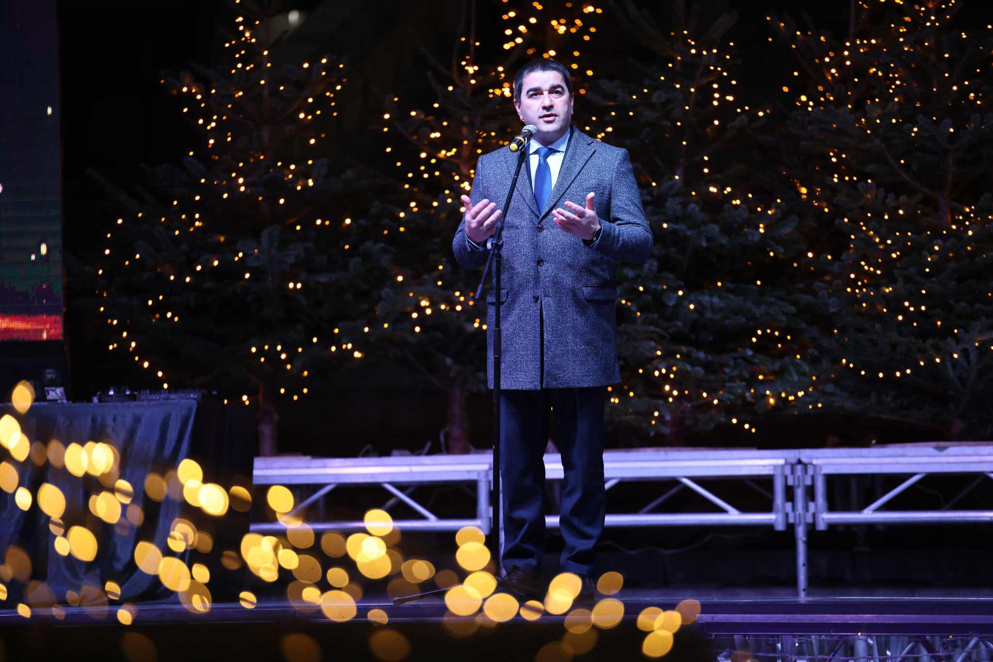 შალვა პაპუაშვილმა საქართველოს პარლამენტის აპარატის თანამშრომლები დააჯილდოვა