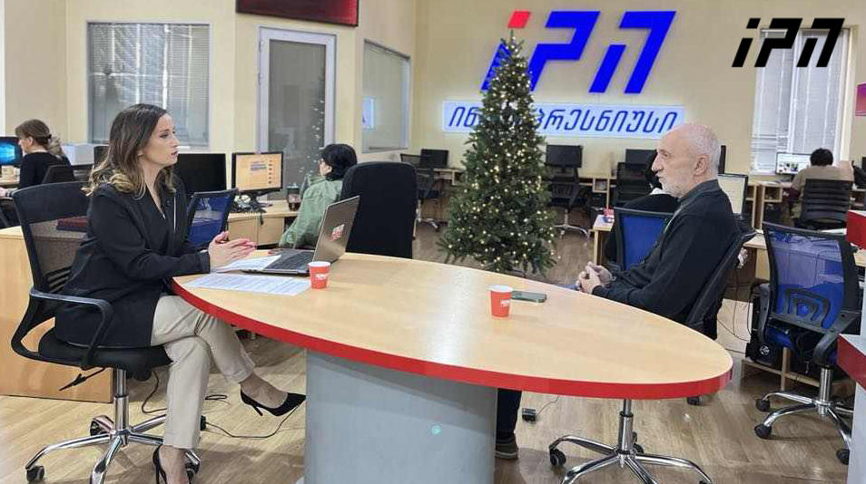 გია ხუხაშვილი - ბიძინა და მიშა სიამის ტყუპები არიან, ვერ გაყოფ - მიშა რომ ცუდადაა, ბიძინაც ცუდადაა, რაც მთავარია, ორივე პატიმარია: ერთი გისოსებს მიღმაა და მეორე შუშის ციხეში ზის