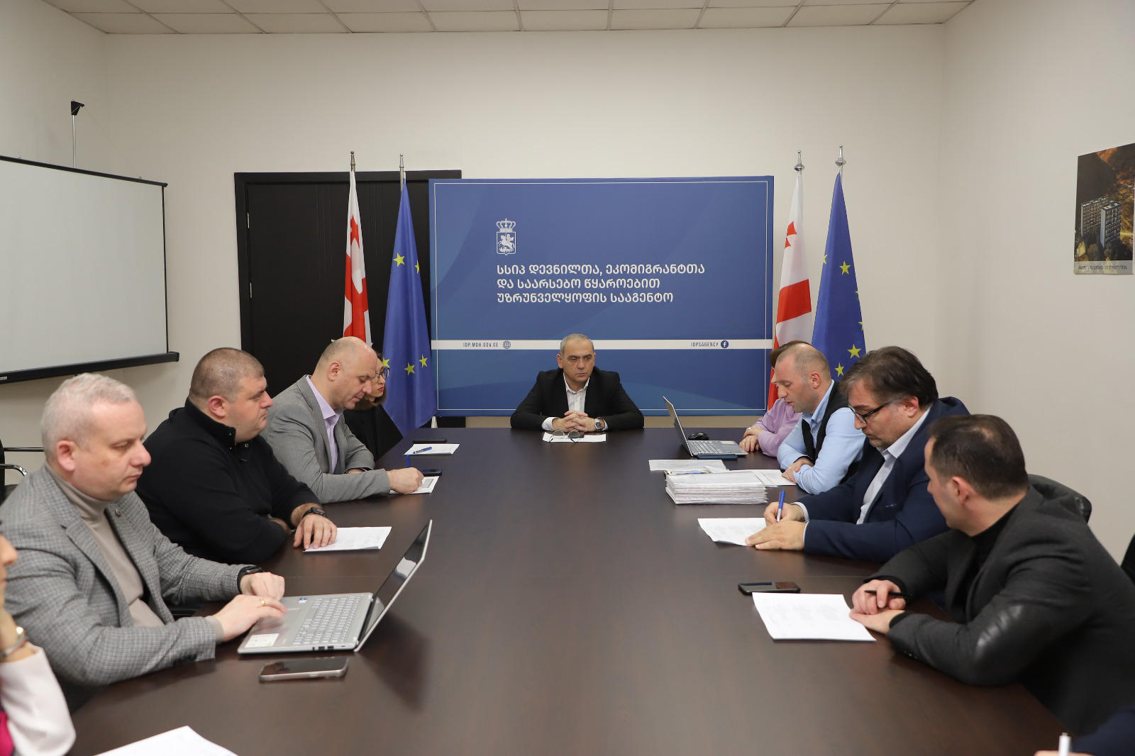დევნილთა საკითხების შემსწავლელი კომისიის გადაწყვეტილებით, სააგენტო 100-მდე ოჯახს, სოფლად სახლს შეუსყიდის