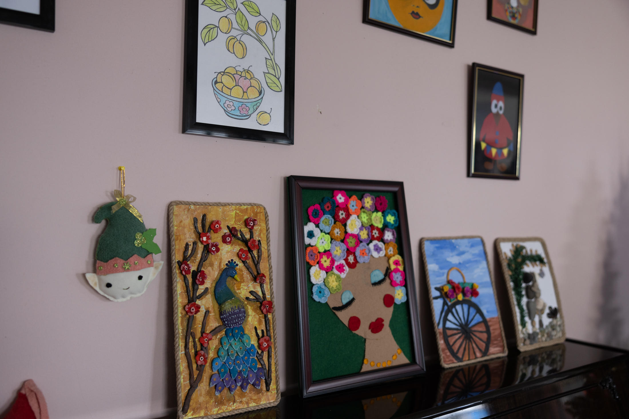 ლილოს მიუსაფარ პირთა თავშესაფარში საშობაო გამოფენა გაიმართა