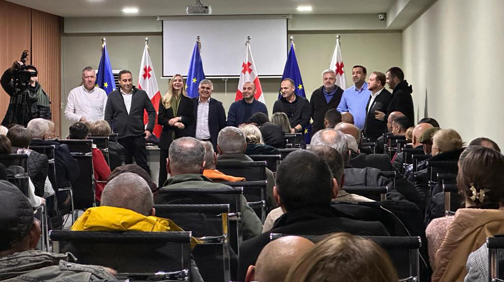 ლევან ხაბეიშვილმა კახეთში პარტიის წარმომადგენლებთან შეხვედრა გამართა