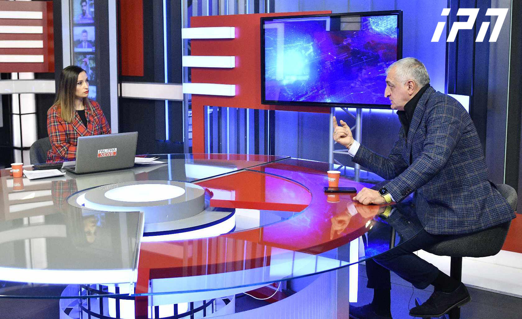 მამუკა ხაზარაძე - ახალგაზრდა ჰალსტუხიანმა, მაგრამ სხვა ქვეყნის მოსამსახურე პოლიტიკოსებმა უნდა დატოვონ ასპარეზი - როცა კოალიციური მთავრობა დადგება, პირველი რაც მოხდება, „თითები მიეწვება“ ყველას, ვინც 12 წელი ქვეყანა ძარცვა