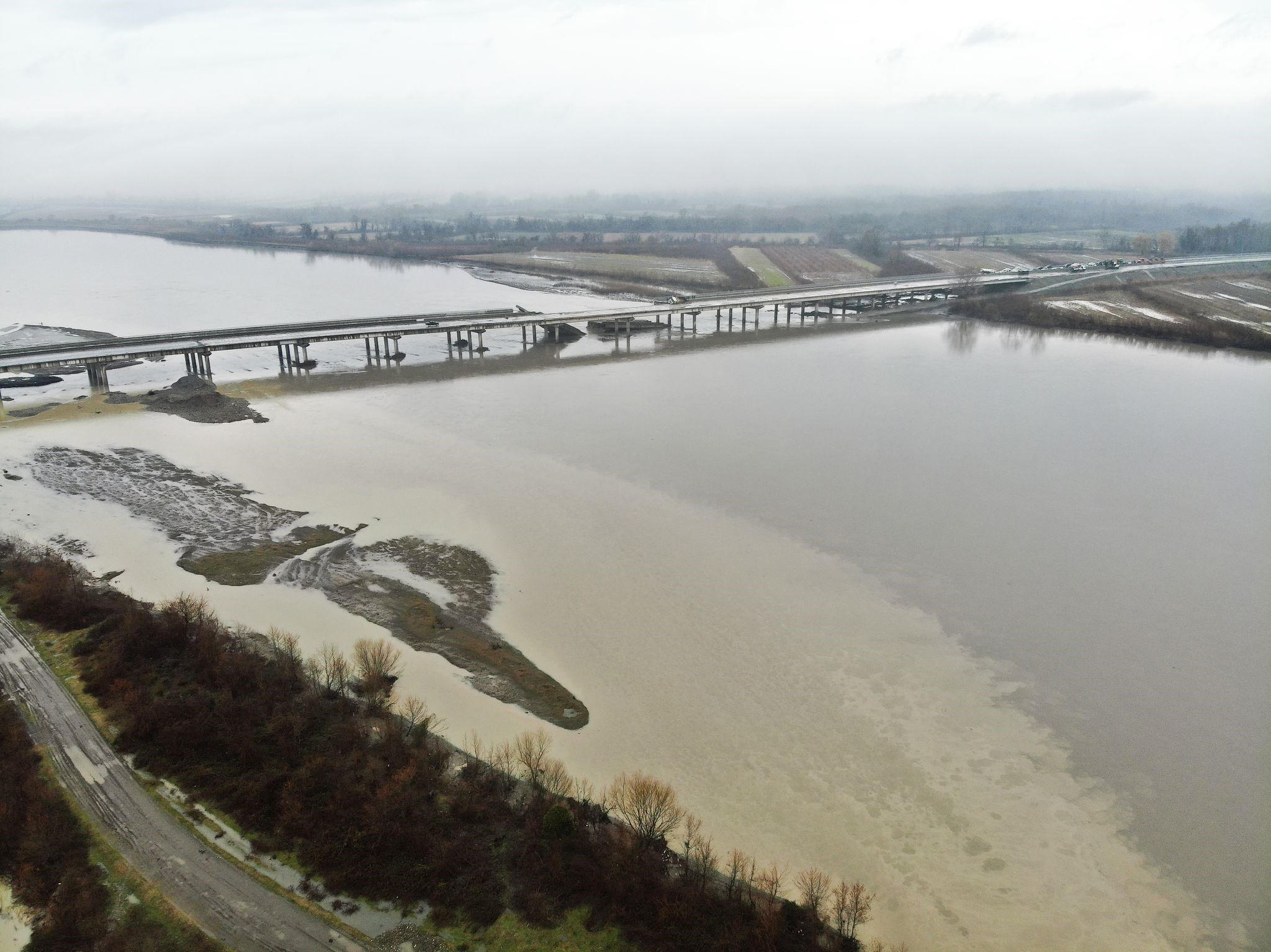 საავტომობილო გზების დეპარტამენტი - სამტრედია-გრიგოლეთის მაგისტრალზე მშენებარე ხიდის ექსპერტიზით დადგინდა, რომ სამუშაოები ხარვეზებით და უხარისხოდაა შესრულებული