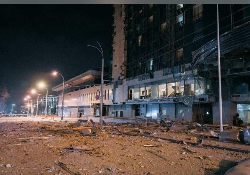 რუსმა ოკუპანტებმა ხარკოვი დაბომბეს, დაშავებულია 16 ადამიანი, მათ შორის ბრიტანელი ჟურნალისტი