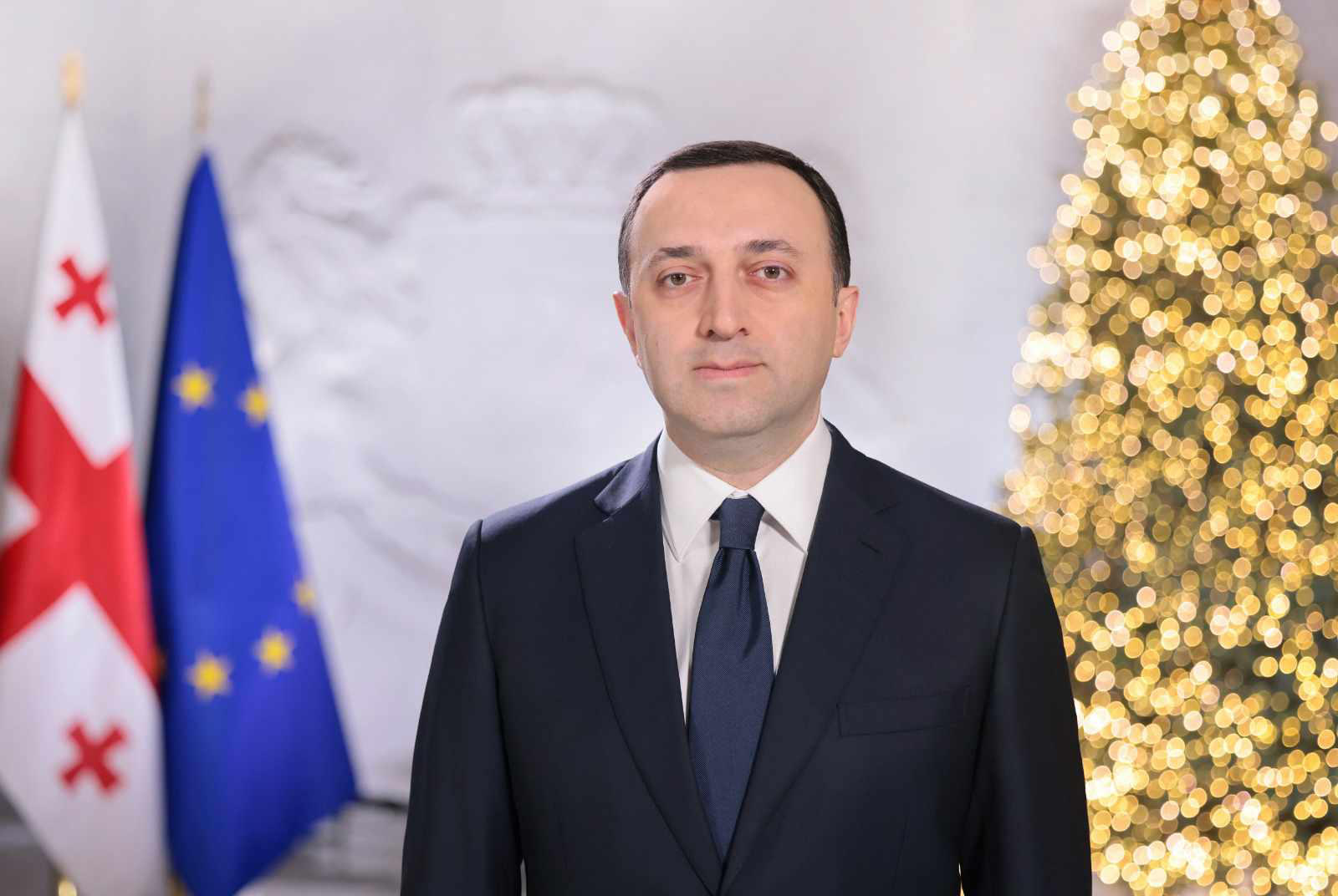 პრემიერი - დამდეგ 2024 წელს ახალი იმედებით, მიზნებითა და ამოცანებით ვხვდებით - დღეს თუ რამე ჩრდილს აყენებს ჩვენს საზეიმო განწყობას, ეს არის ისრაელსა თუ უკრაინაში მიმდინარე ომები, მინდა, მშვიდობის დამყარება ვუსურვო მოძმე ებრაელ და უკრაინელ ხალხებს