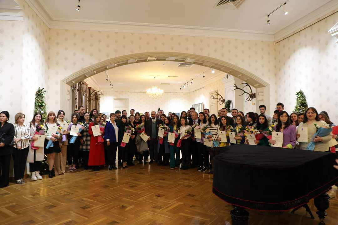 ზუგდიდის მერიამ სტიპენტიანდებსა და ქვეყნის ფარგლებს გარეთ სასწავლებლებში ჩარიცხულ სტუდენტებს უმასპინძლა