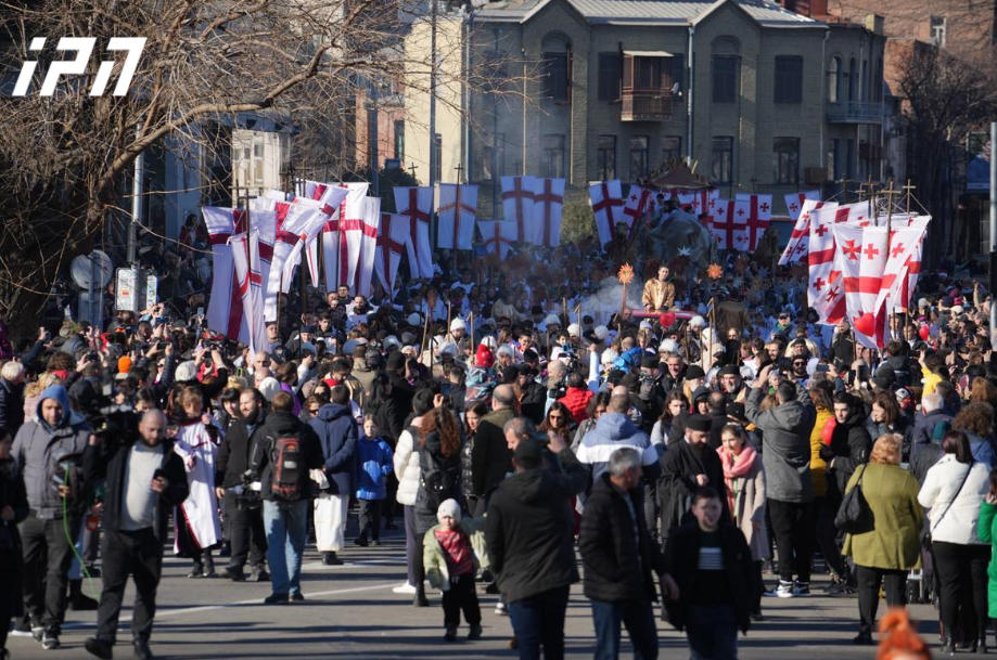 აფხაზეთის მთავრობის წარმომადგენლებმა ალილოს სადღესასწაულო მსვლელობაში მიიღეს მონაწილეობა