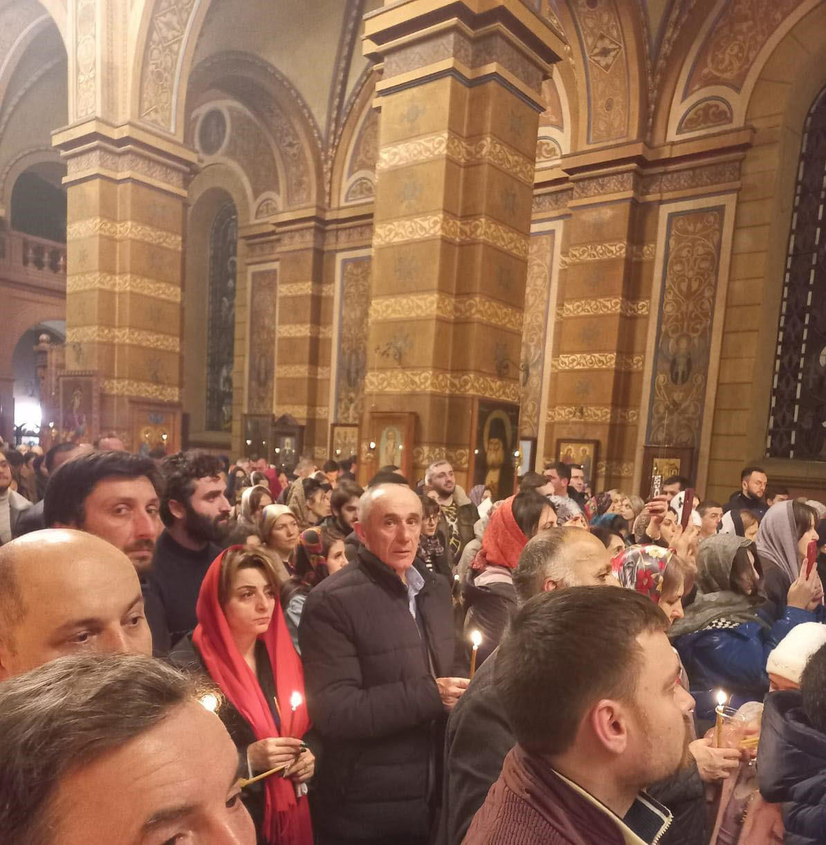 რელიგიის საკითხთა სახელმწიფო სააგენტოს რეგიონულმა კოორდინატორებმა მრევლს შობის დღესასწაული მიულოცეს