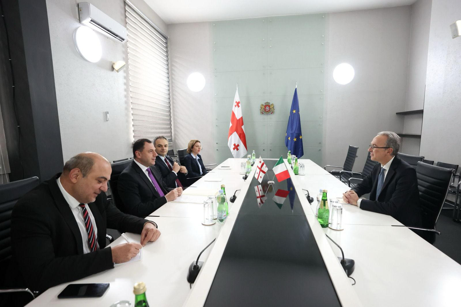 გიორგი ამილახვარმა საქართველოში იტალიის საგანგებო და სრულუფლებიან ელჩთან გამოსამშვიდობებელი შეხვედრა გამართა