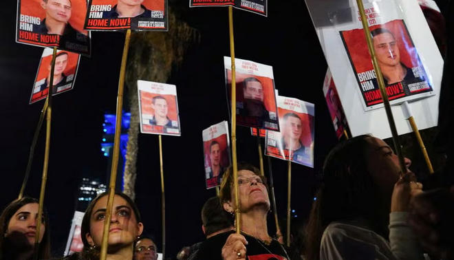 მძევლების ნათესავები ღაზის სექტორში ჰუმანიტარული დახმარების შეტანის დაბლოკვას ცდილობენ