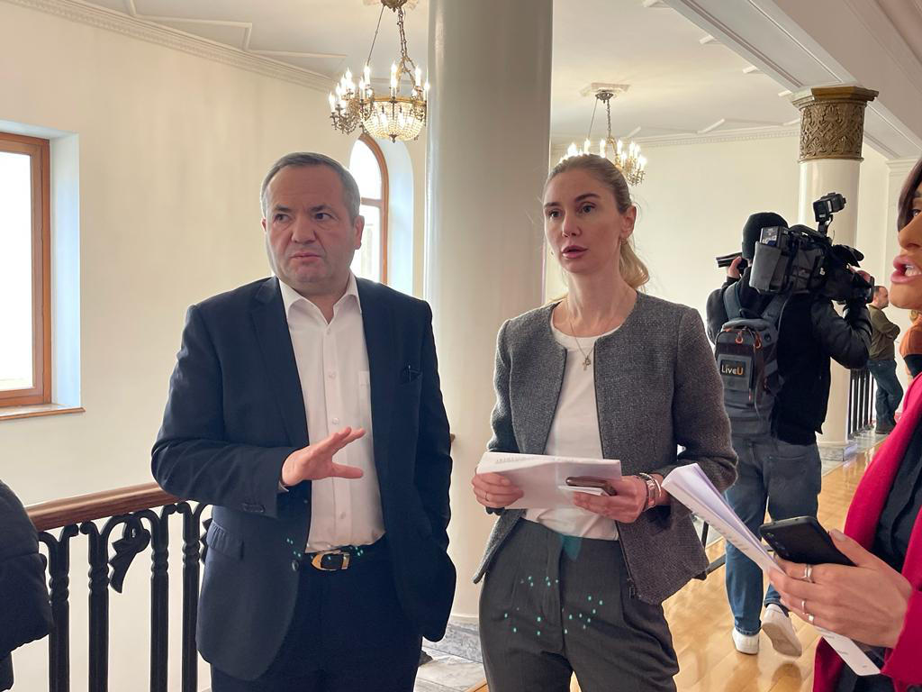 ზურაბ ჭიაბერაშვილი - აუცილებელია, გრძელვადიანი დამკვირვებლები რაც შეიძლება ადრე ჩამოვიდნენ ქვეყანაში, ხოლო მოკლევადიანმა დამკვირვებლებმა არჩევნების დღეს რაც შეიძლება მეტი პრობლემური უბანი დაფარონ ქვეყნის მასშტაბით