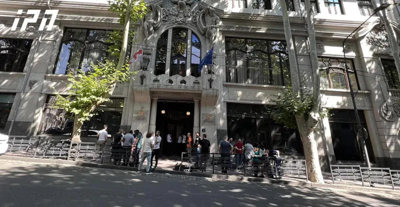 საგარეო საქმეთა სამინისტრო - საელჩო ისრაელში გარდაცვლილი საქართველოს მოქალაქის გადმოსვენების შესაძლებლობაზე ისრაელის შესაბამის სტრუქტურებთან მუშაობს, რაც მისი დაღუპვის გარემოებების გათვალისწინებით, გარკვეულ დროს მოითხოვს