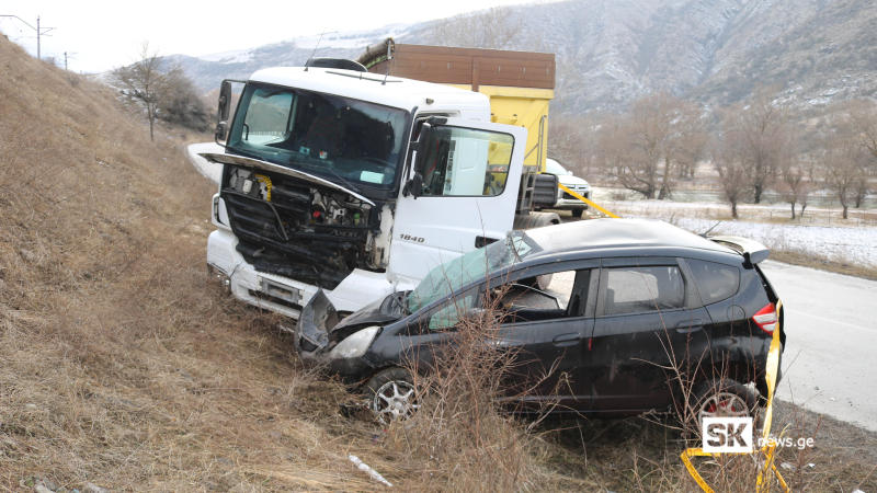ახალციხეში სატვირთოსთან მსუბუქი ავტომანქანის შეჯახების შედეგად 32 წლის ქალი გარდაიცვალა