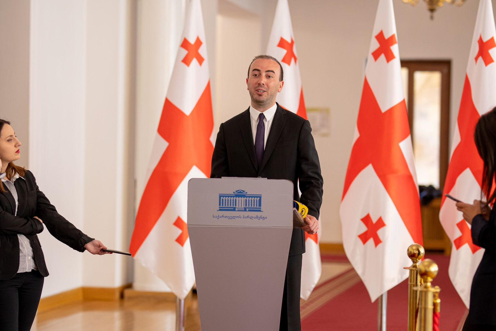 დავით ხაჯიშვილი - ორივე ირაკლი ზიზღის ენით გამოირჩევა დასავლელი პარტნიორების, ოპონენტების, საზოგადოების მიმართ - გაუგებარია, რატომ ცვლის ივანიშვილი ერთს მეორით