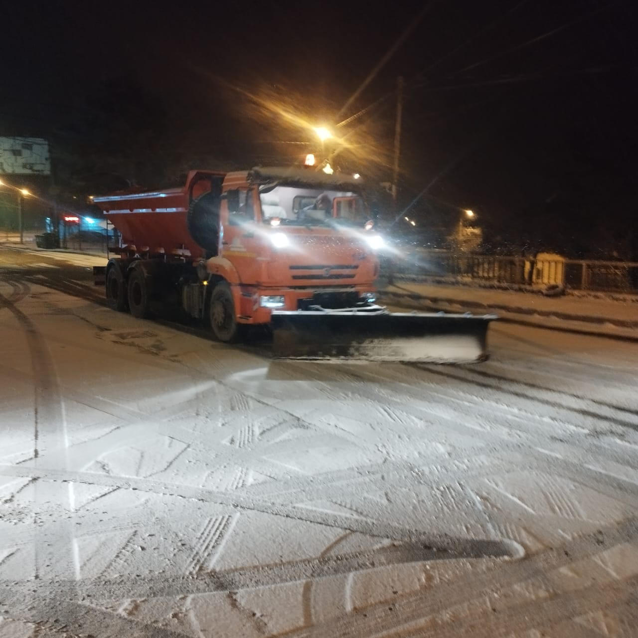თბილისის მერია - სხვადასხვა რაიონში გზებზე ტექნიკური მარილი დაიყარა