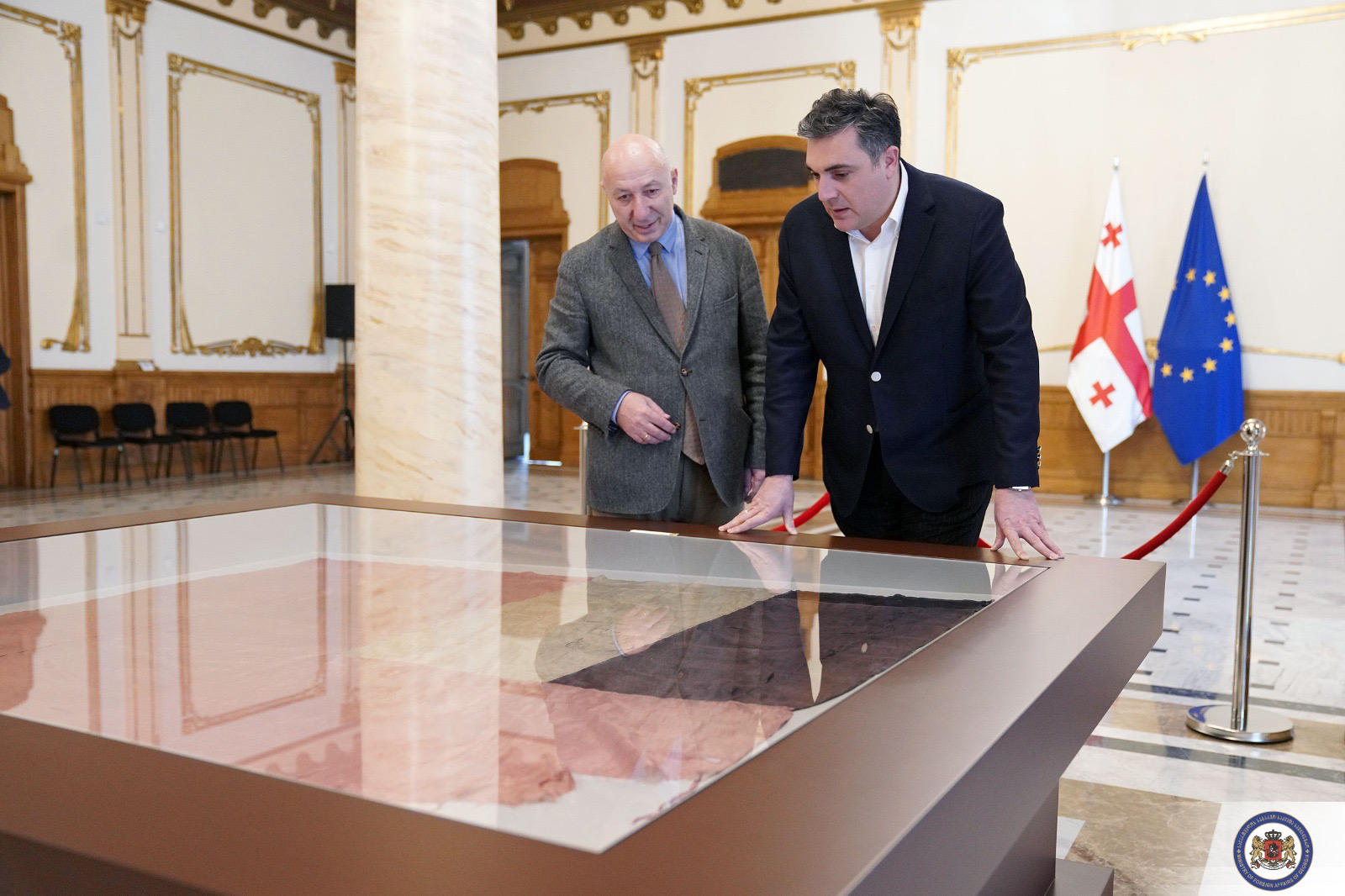 საგარეო საქმეთა სამინისტროში საქართველოს დემოკრატიული რესპუბლიკის ორიგინალი დროშა გამოიფინა