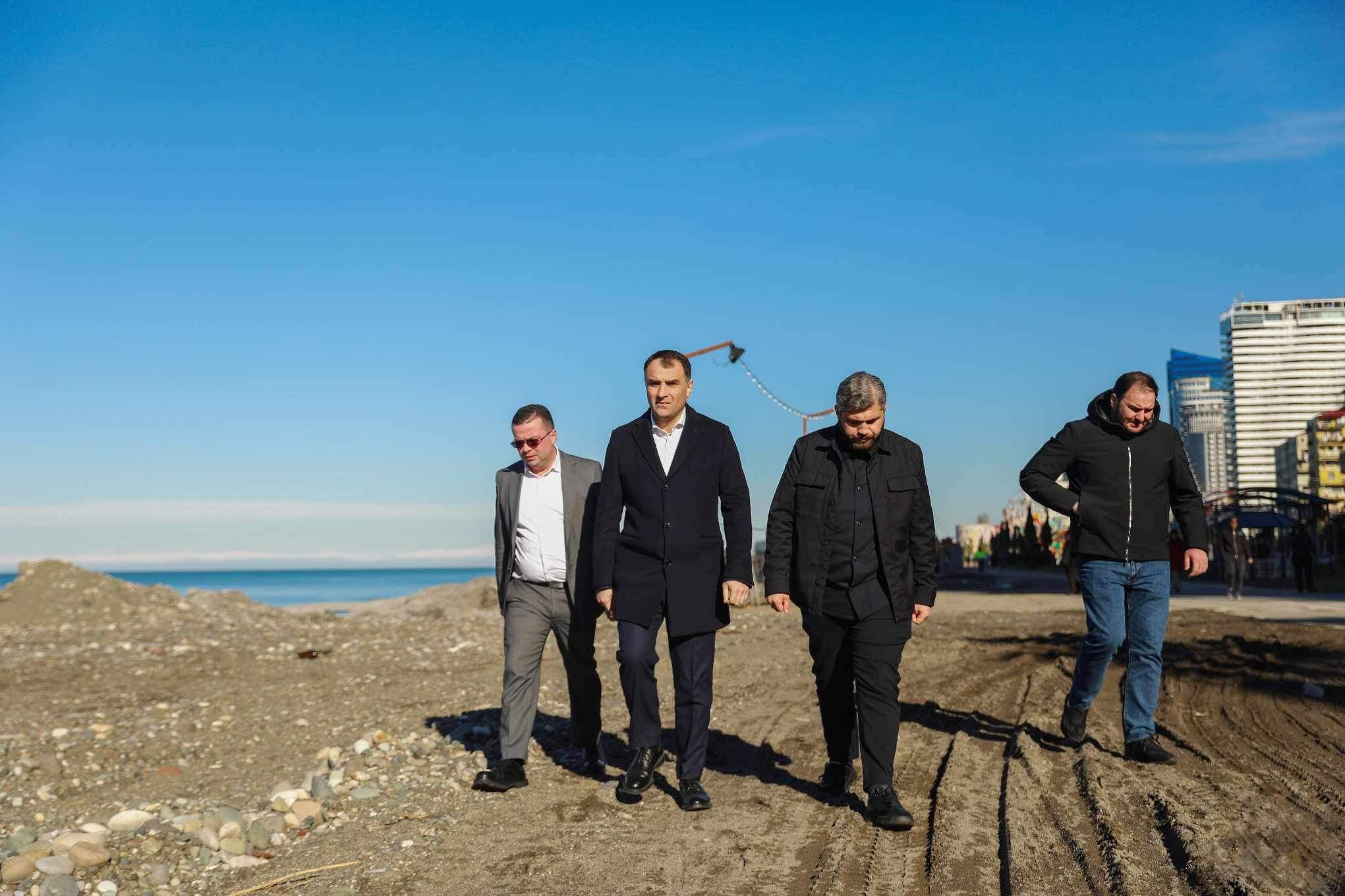 ბათუმის მერი სტიქიის შედეგად დაზიანებული სანაპირო ზოლის სარეაბილიტაციო სამუშაოებს გაეცნო