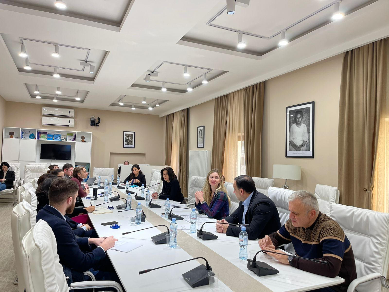 ფრაქცია „ერთიანმა ნაციონალურმა მოძრაობამ“ დეოლიგარქიზაციასთან დაკავშირებით არასამთავრობო ორგანიზაციების წარმომადგენლებთან სამუშაო შეხვედრა გამართა