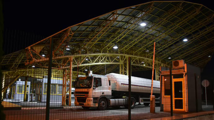 უკრაინა-პოლონეთის საზღვარზე ყველა გამშვებ პუნქტზე ბლოკადა მოიხსნა