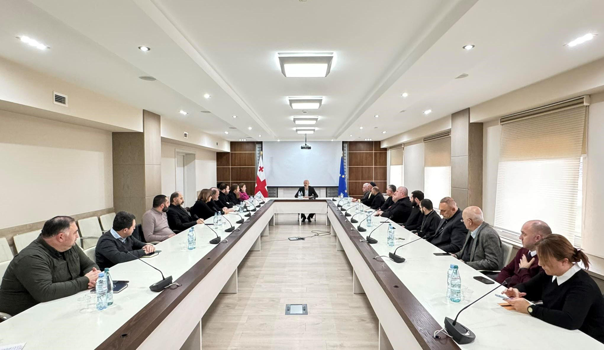 ინტერრელიგიურმა სათათბირომ სამების ტაძარში მომხდართან დაკავშირებით იმსჯელა