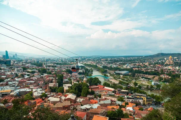 Forbes - საქართველო ლიდერობს იმ ქვეყნებს შორის, სადაც რუსებმა 2023 წელს ბიზნესი გახსნეს