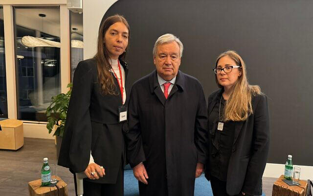 ისრაელის მედია - „ჰამასის“ ტყვეობიდან გათავისუფლებული მძევლები დავოსში გაერო-ს გენერალურ მდივანს შეხვდნენ