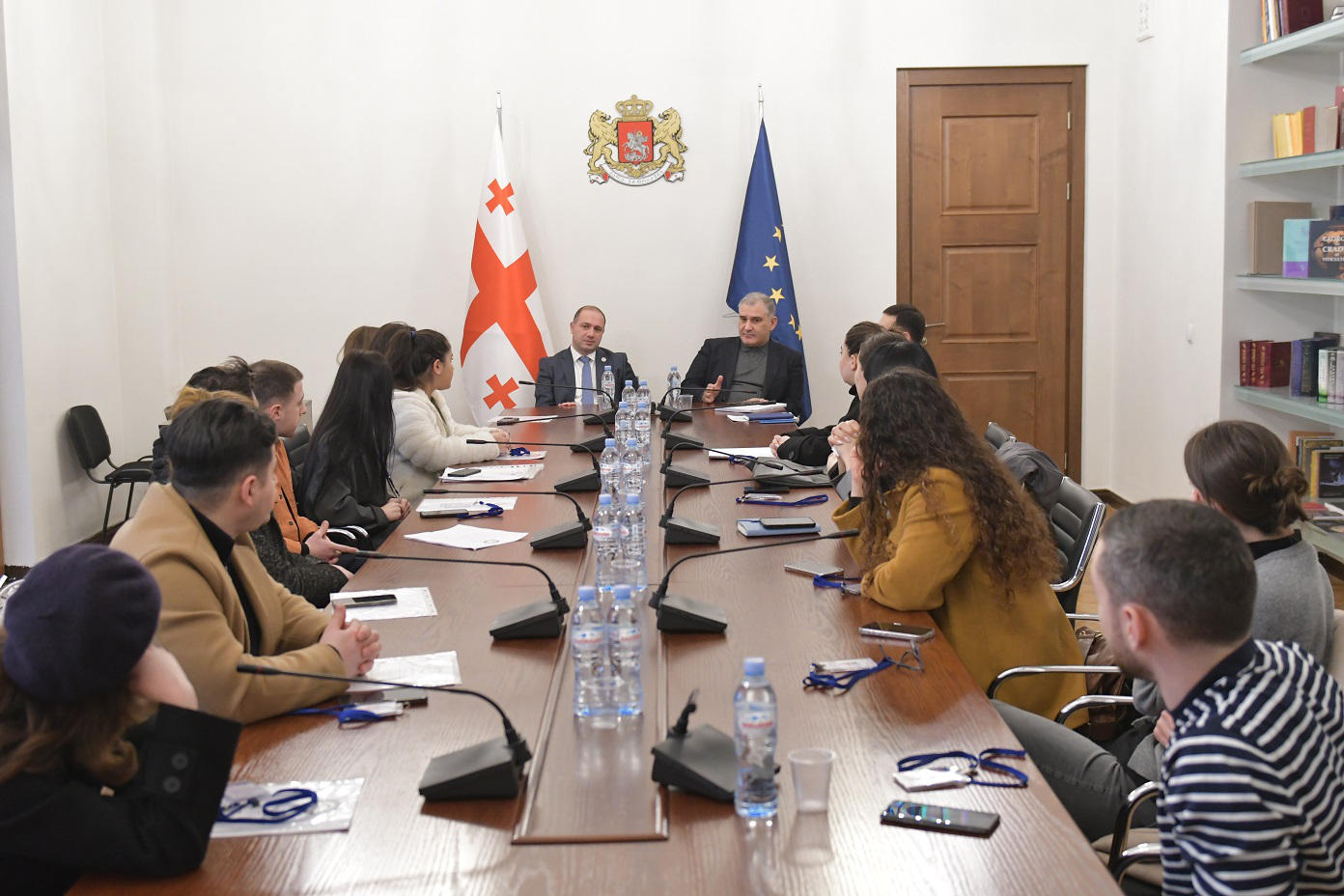 მიხეილ სარჯველაძე და გივი მიქანაძე საქართველოს ეროვნული უნივერსიტეტისა და კავკასიის საერთაშორისო უნივერსიტეტის სტუდენტებს შეხვდნენ