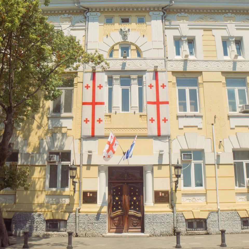 ბათუმში, სვეშევსკის ქუჩაზე ხანძრის შედეგად დაზარალებულ ოჯახს დახმარებას აჭარის მთავრობა გაუწევს