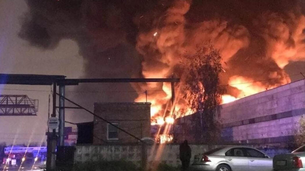 რუსეთში საზღვაო სავაჭრო პორტის ტერმინალი იწვის